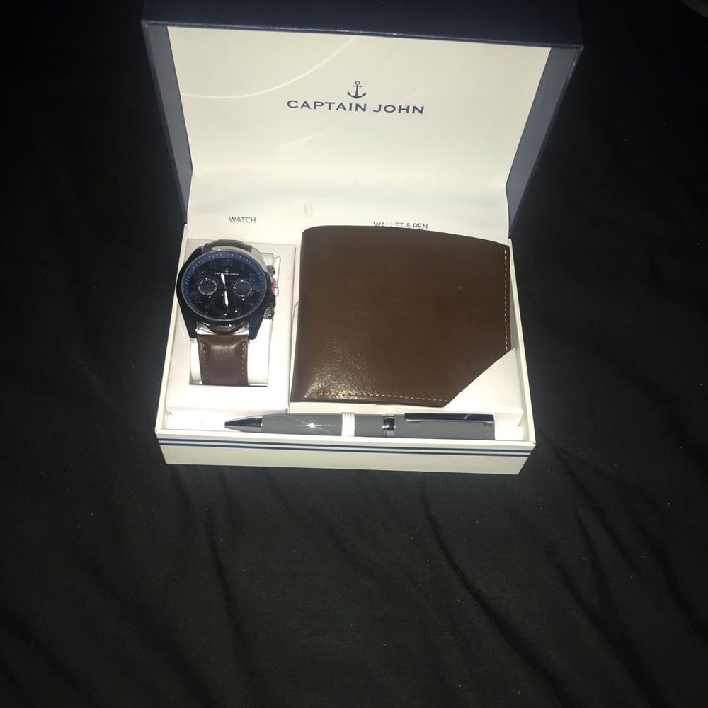 New Mens watch set with wallet and pen.